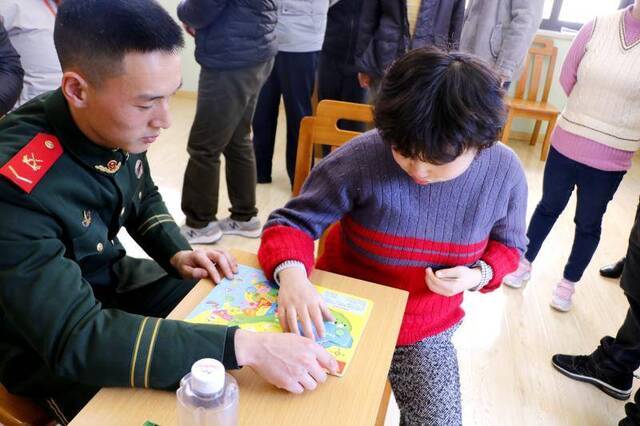 “汪维巧，我好想你！”武警上海总队官兵收到残疾人感谢信