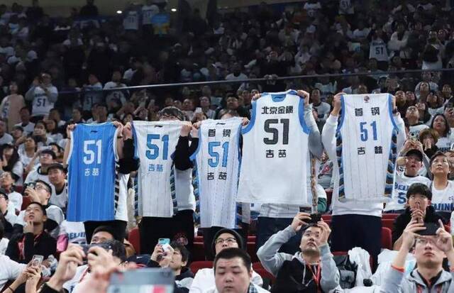 图集｜五棵松送别51号，全场高喊吉喆名字