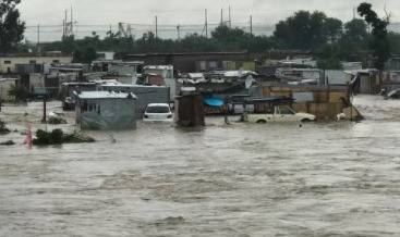 南非多地持续降雨引发洪涝 受灾居民生活受影响