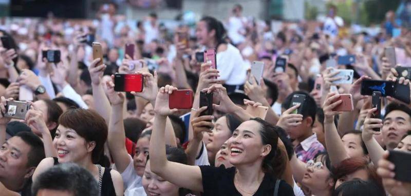 “东莞元素”惊艳世界！这场影像欧洲“首秀”，令人惊叹...