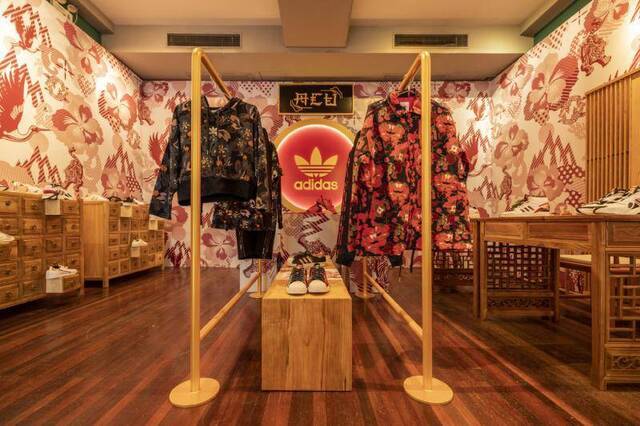 乱花迷人眼，Adidas三叶草、Nike推新年鞋款