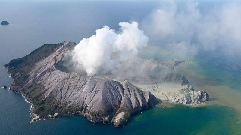 （新西兰怀特岛火山喷发。图源：CNN）