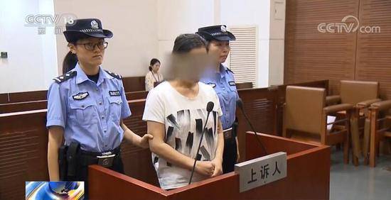 女子抢公交方向盘被取消落户资格:不过是一念之差