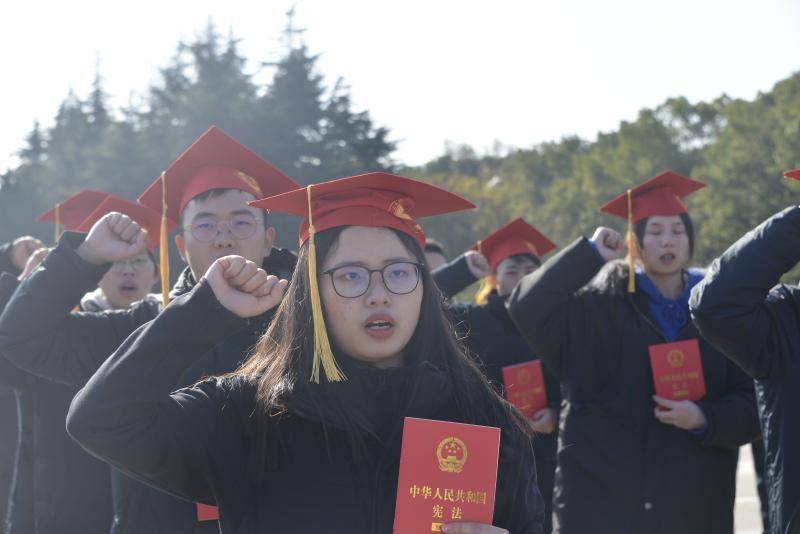 南京大屠杀死难者国家公祭日，上海举行多场悼念活动