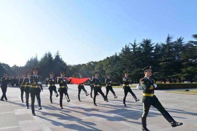 南京大屠杀死难者国家公祭日，上海举行多场悼念活动