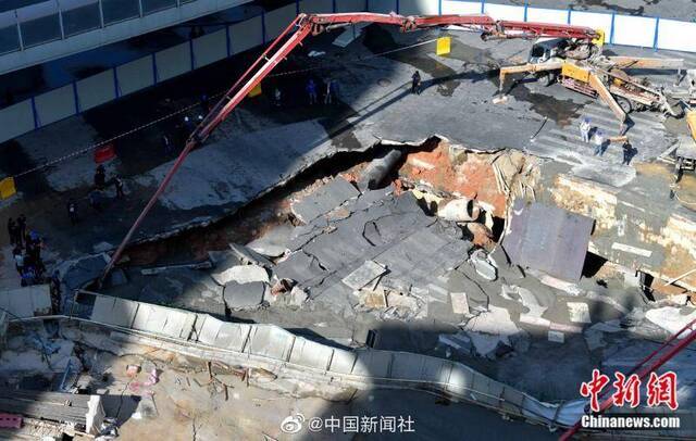 厦门地面塌陷正组织道路抢修 地铁1号线恢复运营