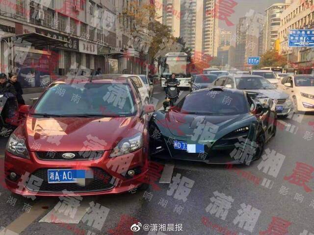 警方辟谣豪车撞车后14万买对方车：只赔了8000元