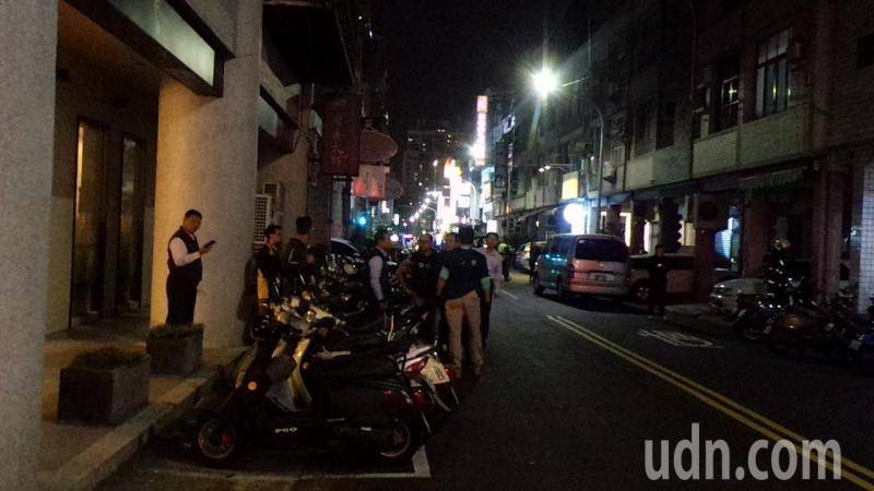 国民党台南一党部遭放“爆裂物” 警方嫌犯正对峙