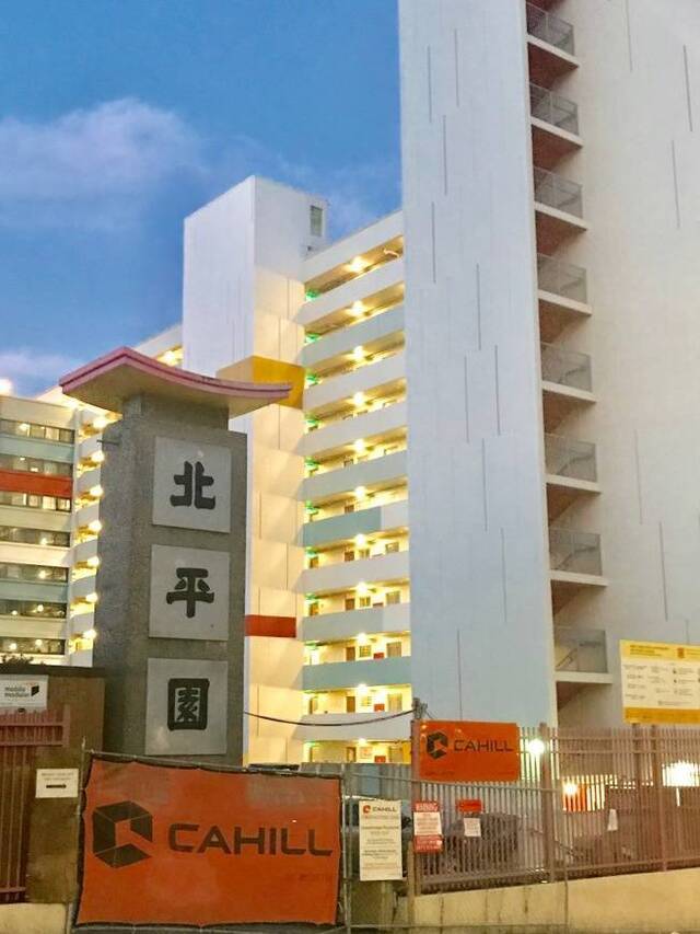 被性侵老妇所住公寓。（图源：《世界日报》）