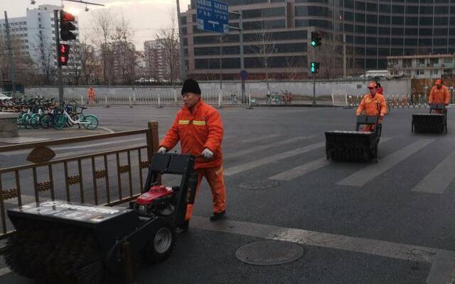 应对雪情 北京西站地区将应用新型“环保融雪液”