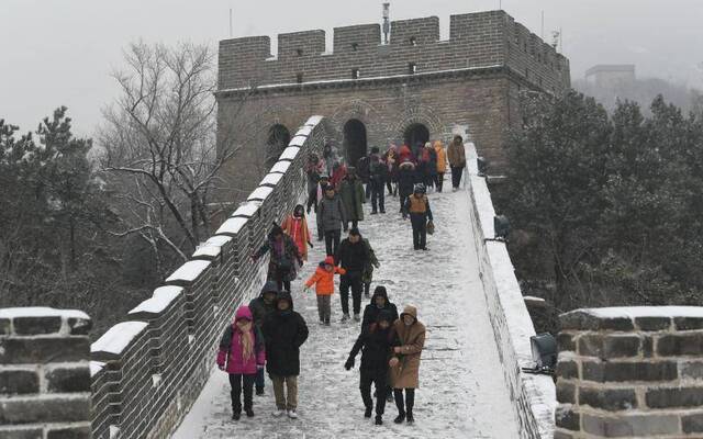 图集丨长城内外白雪茫茫 游客雪中游延庆八达岭