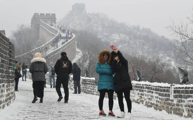 图集丨长城内外白雪茫茫 游客雪中游延庆八达岭