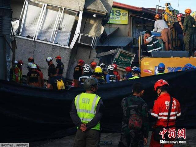 菲律宾强震已致7人遇难数十人受伤救援工作展开