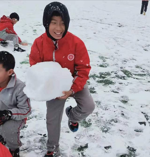 北方大雪，学生撒欢儿