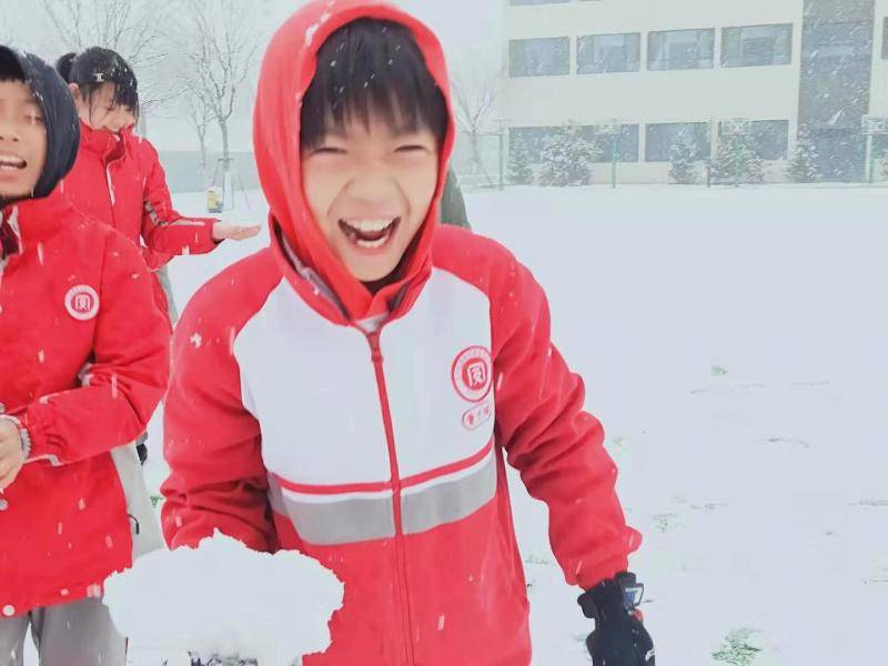 北方大雪，学生撒欢儿