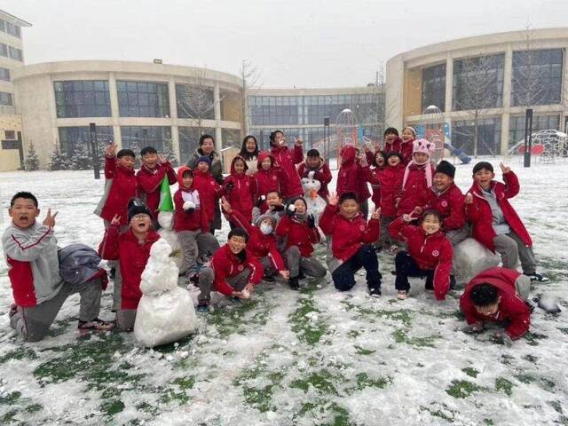 北方大雪，学生撒欢儿