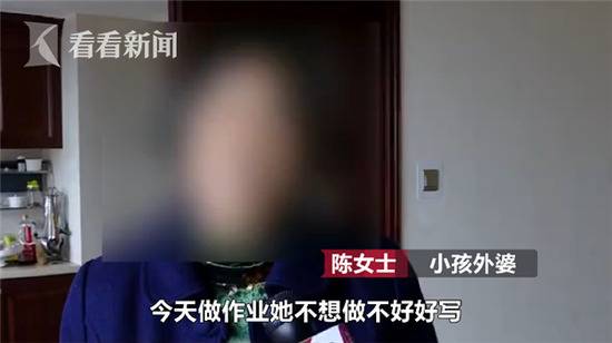 多次踢打摔椅子？女子疑虐打小孩邻居看不下去了