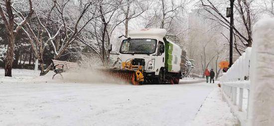 为何雪还没下就提前撒融雪剂？城管委回应来了