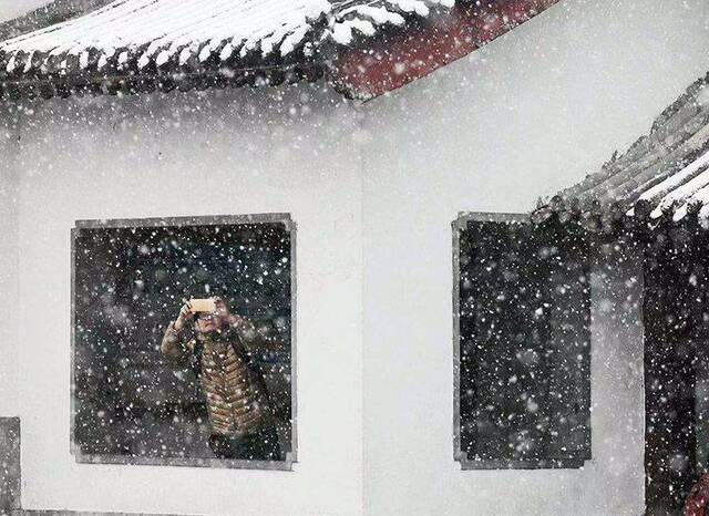 第二场雪  镜头（三）停下脚步 拥抱瑞雪