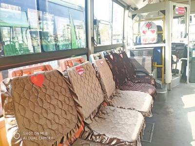 公交司机自掏腰包给座椅装上棉坐垫