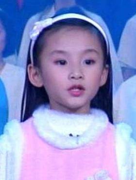 △容韵琳9岁，1999年参加中央电视台春节联欢晚会演唱《七子之歌》