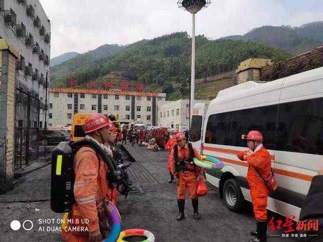 人间奇迹：敲管子递纸条 杉木树煤矿救援细节曝光