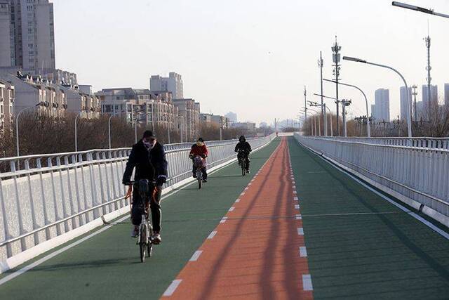 北京首条自行车专用路通行量破百万 日均4975人次