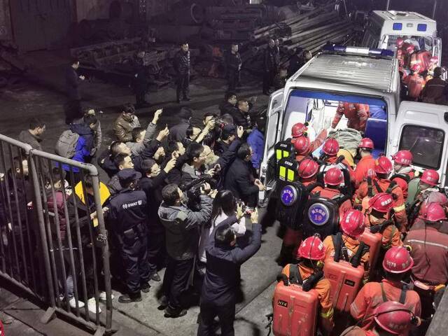 平安！四川宜宾煤矿透水事故13名被困人员全部成功升井