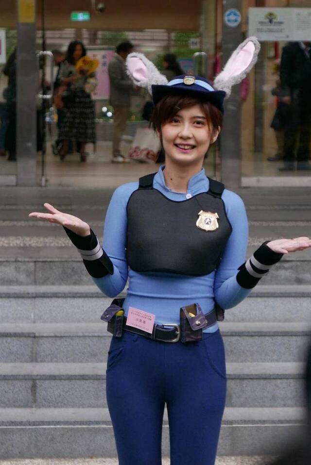 台湾“立委”候选人cosplay 这个“独派”又脱衣