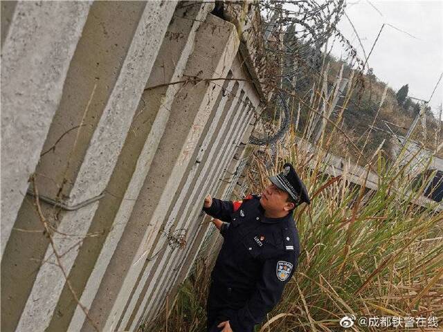 四川资中5.2级地震 资中车站派出所组织警力维稳