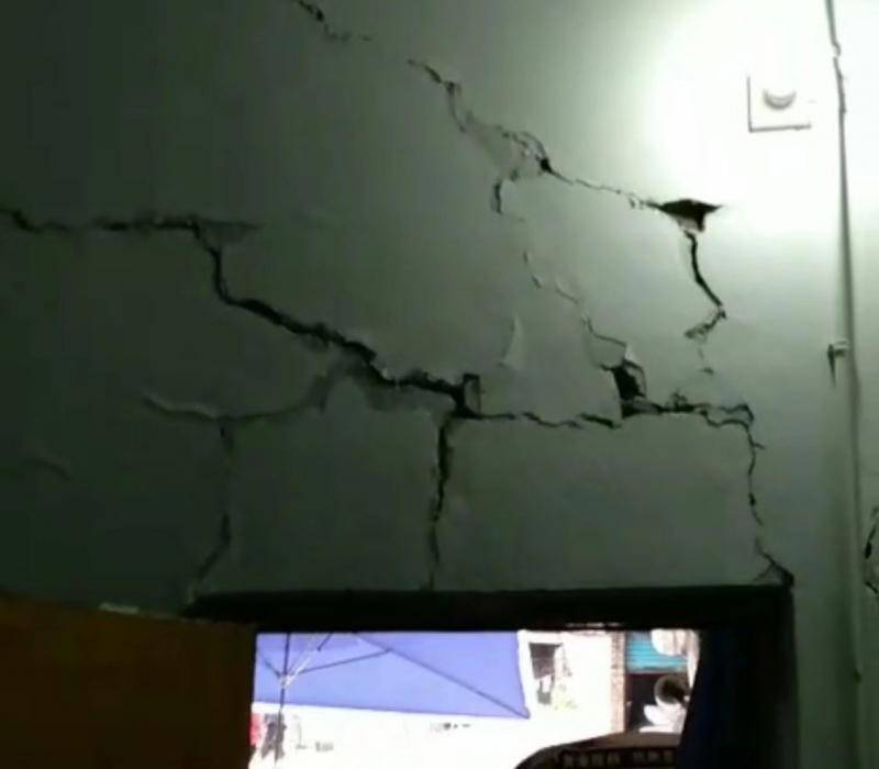 四川资中5.2级地震，震中邻县居民：房屋现一指宽裂缝