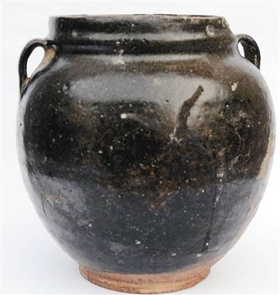 出土的黑釉瓷罐