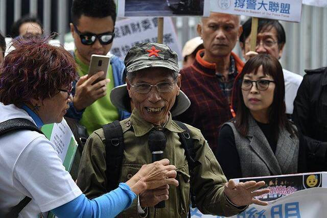 香港民间团体在立法会前游行请愿：支持警察