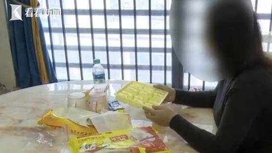 女童吃速冻水饺险被塑料划伤 客服称吃出异物正常