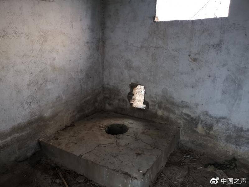 新泉村的井房里，除了一眼井，再无其它任何配套设施
