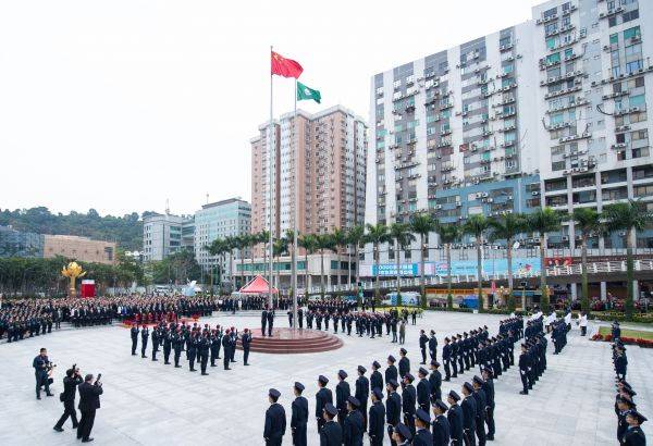 12月20日，澳门特别行政区政府隆重举行升旗仪式，庆祝澳门回归祖国20周年。新华社记者张金加摄