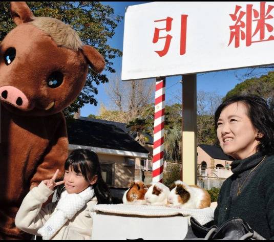 干支交接。（图源：神户新闻）