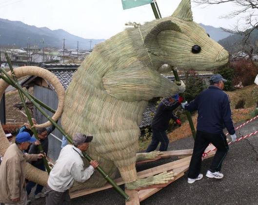 稻草老鼠。（图源：神户新闻）