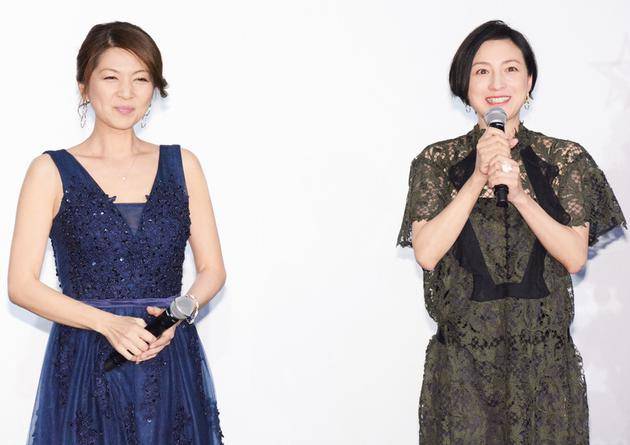 12月23日东京电影《太阳的家》完成披露见面会，左起饭岛直子、广末凉子