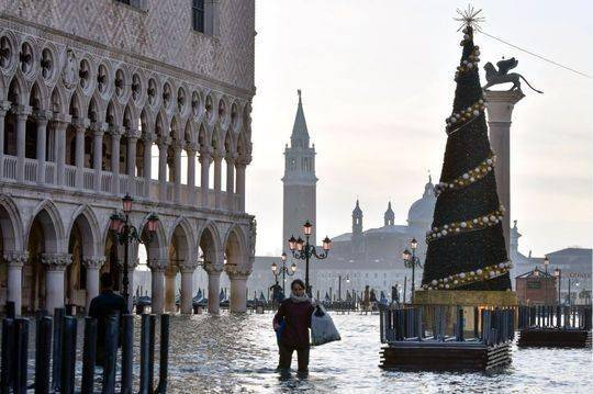 威尼斯水灾泛滥时间超一月 或将失去世界遗产地位