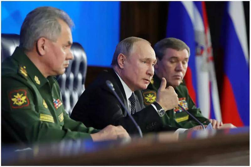 普京在国防部委员会会议上发表讲话。图源：俄卫星通讯社