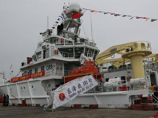 图说：“东海救151”轮是我国救捞系统建造的第一艘4000千瓦新型中型海洋救助船