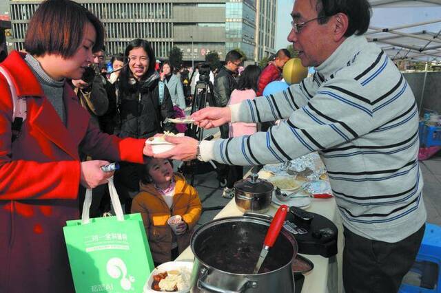 李克强与文在寅、安倍晋三共同出席中日韩合作20周年纪念活动