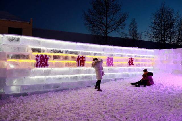 南方游客初见漠河冰雕雪塑连称超乎想象