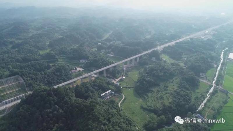 这条铁路开通 填补渝鄂湘三省市交界区铁路网空白