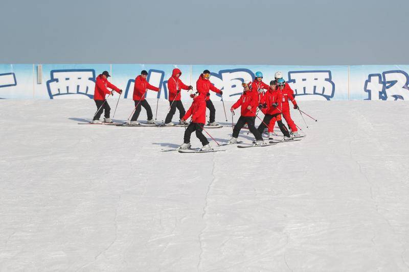史上最大规模，北京市属公园今冬冰雪游园会开幕