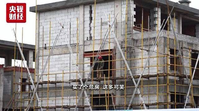 千万豪宅水泥一抠就掉 “豆腐渣”楼盘已全面停建