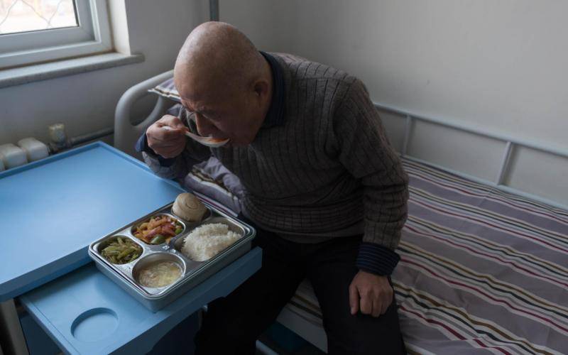 给老年人看护者“放个假”，北京全面推广“喘息服务”