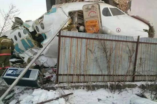 哈萨克斯坦坠机事故已致12死49伤 无中国公民伤亡