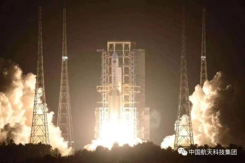 护送“夜空中最重的星”，长征五号火箭发射成功